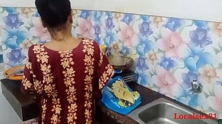 Indian wife's steamy kitchen rendezvous with her spouse