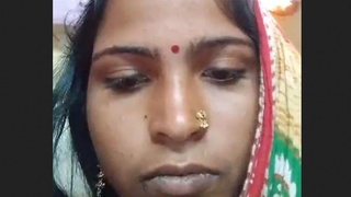 Village bhabhi indulges in self-pleasure with her hands