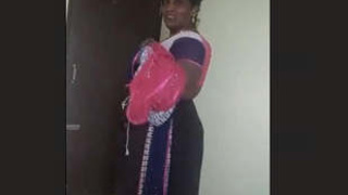 Mature Desi bhabi in hot fucking scenes