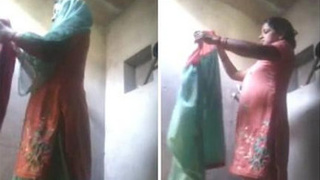 Desi sister's brother-in-law enjoys viewing her bathe