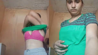 A Desi Indian woman reveals her nude physique in a sensual recording