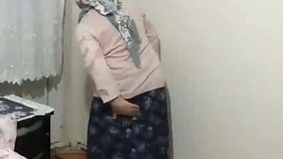 Ayse, a married woman from Turkey, gives her partner a steamy experience