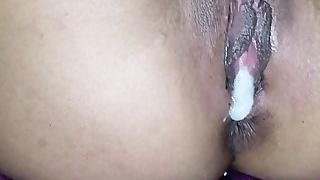 mi prima llega bien borracha y me vengo dentro de ella