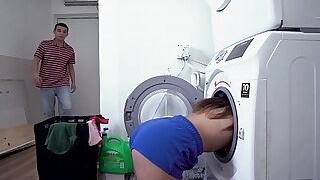 NICHE PARADE - Found My Latina Housekeeper Trapped Like This In The Laundry Room LOL