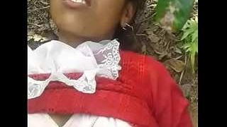 Indian prostitute engages in outdoor sex