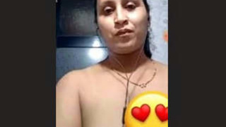 Bhabi reveals her breasts during a video chat