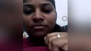 Indian women turn on men with erotic gestures over video chat