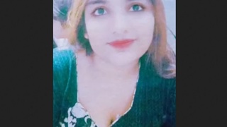 Pakistani beauty flaunts her seductive charm