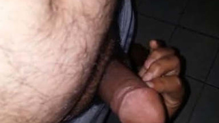Pakistani wife performs oral sex in explicit videos