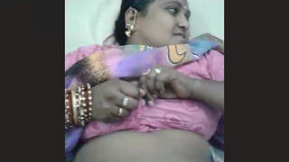 Desi wife reveals her alluring beauty