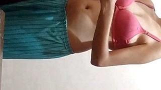 Indian girl exposes her buttocks while bathing