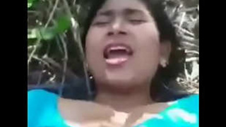 Indian sweetheart experiences outdoor sex for the first time