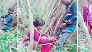 Naughty aunt from Kerala has sex outdoors and is caught by a voyeur, Desi MMC sex