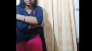 Indian teen reveals her curves in seductive outfit