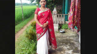 Additional clips of seductive Boudi