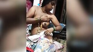 Obedient Desi slut exposes her naked body in an amateur licked XXX video