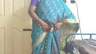Indian aunt reveals her breasts and vagina in Telugu video