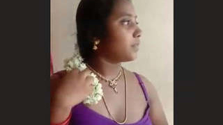 Sexy Indian wife gives a blowjob and gets penetrated by a Dewar