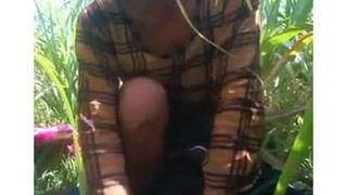 Indian pair engages in open-air sexual activity