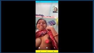 Fresh-faced rural beauty flaunting her assets