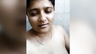 Short cut Desi Bhabhi licks saggy tits and finger jerks her XXX cunt in the bathtub