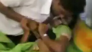 Village Sari mai ladki ke chut ki seal pkhati