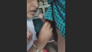 Indian wife gives a blowjob while speaking Hindi
