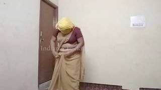 Village aunty with a nice body engages in sexual activity