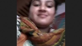 Bhabi displays her intimate area