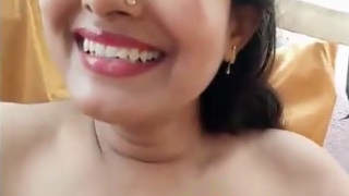 Doodhwali Bhabi reveals her breasts in a live performance