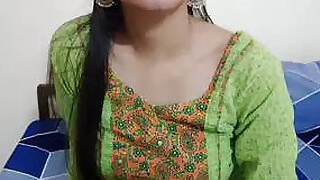 XXX Indian Desi Maa ne sex ki lat laga Di. Full Hindi video XXX big boobs role-playing in Hindi audio