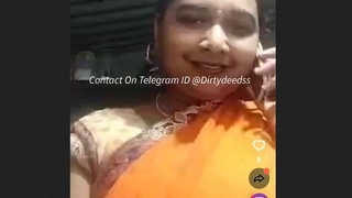 Curvy Bhabhi engages in sensual dance with plump partner