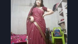 Sensual encounter of Indian women in the first installment