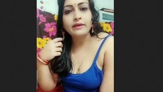 Sultry Desi bhabi performs live on Tango