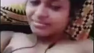Desi girl shows her boobs on VK