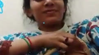 Pakistani girl reveals her breasts on video call