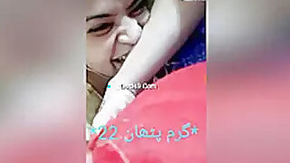 Today an exclusive Pakistani girl shows her tits and pussy
