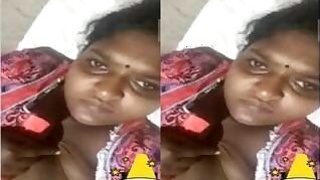 Desi Bhabhi shows her tits on video call
