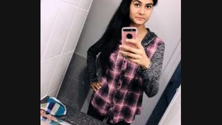 Fresh video featuring Punjabi girl Renu in high definition