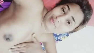 Indian wife pleasures herself with a carrot