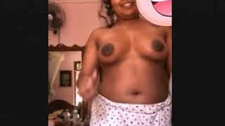 Sri Lankan girl reveals her breasts during a video call
