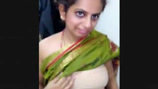 Indian wife gives oral pleasure to her husband